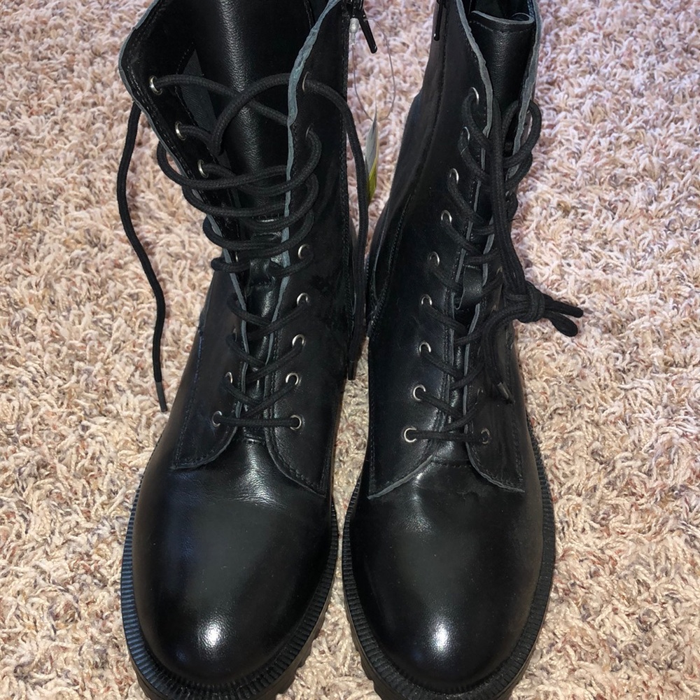 Combat boots never worn!